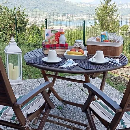 La Dimora Dei Due Laghi לינה וארוחת בוקר 3*