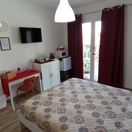 La Dimora Dei Due Laghi Bed & Breakfast 3*